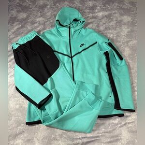 Nike Tech Fleece joggers